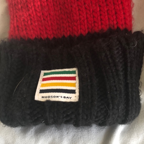 Hudson Bay Red Mittens - Picture 2 of 6